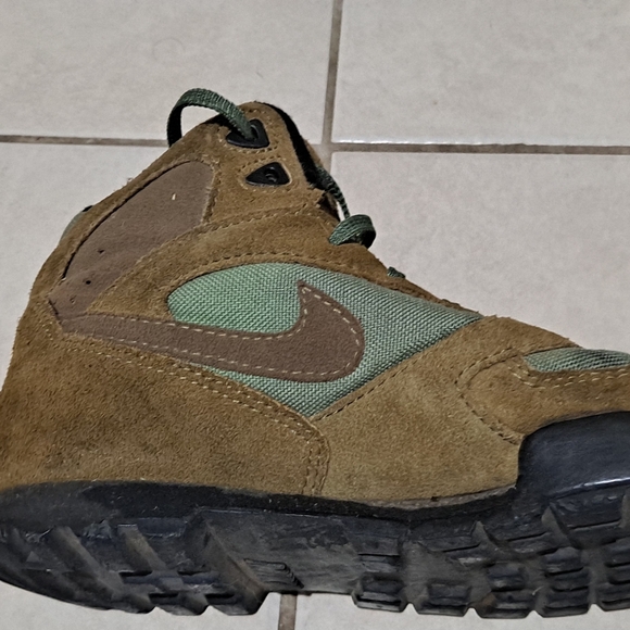 Vintage caldera Nike Hiking boots - Picture 4 of 5